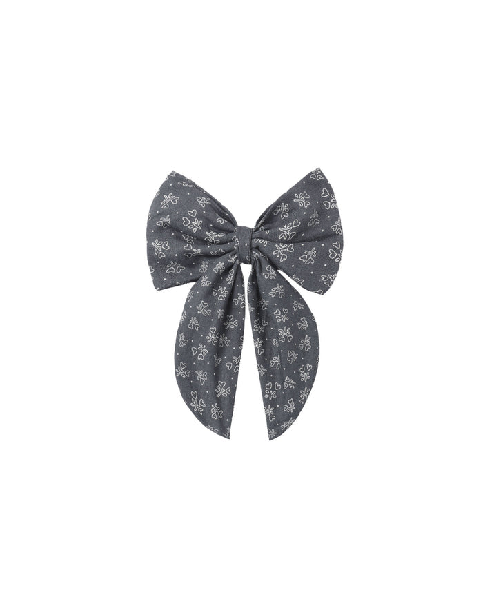 oversized bow, in heart ditsy