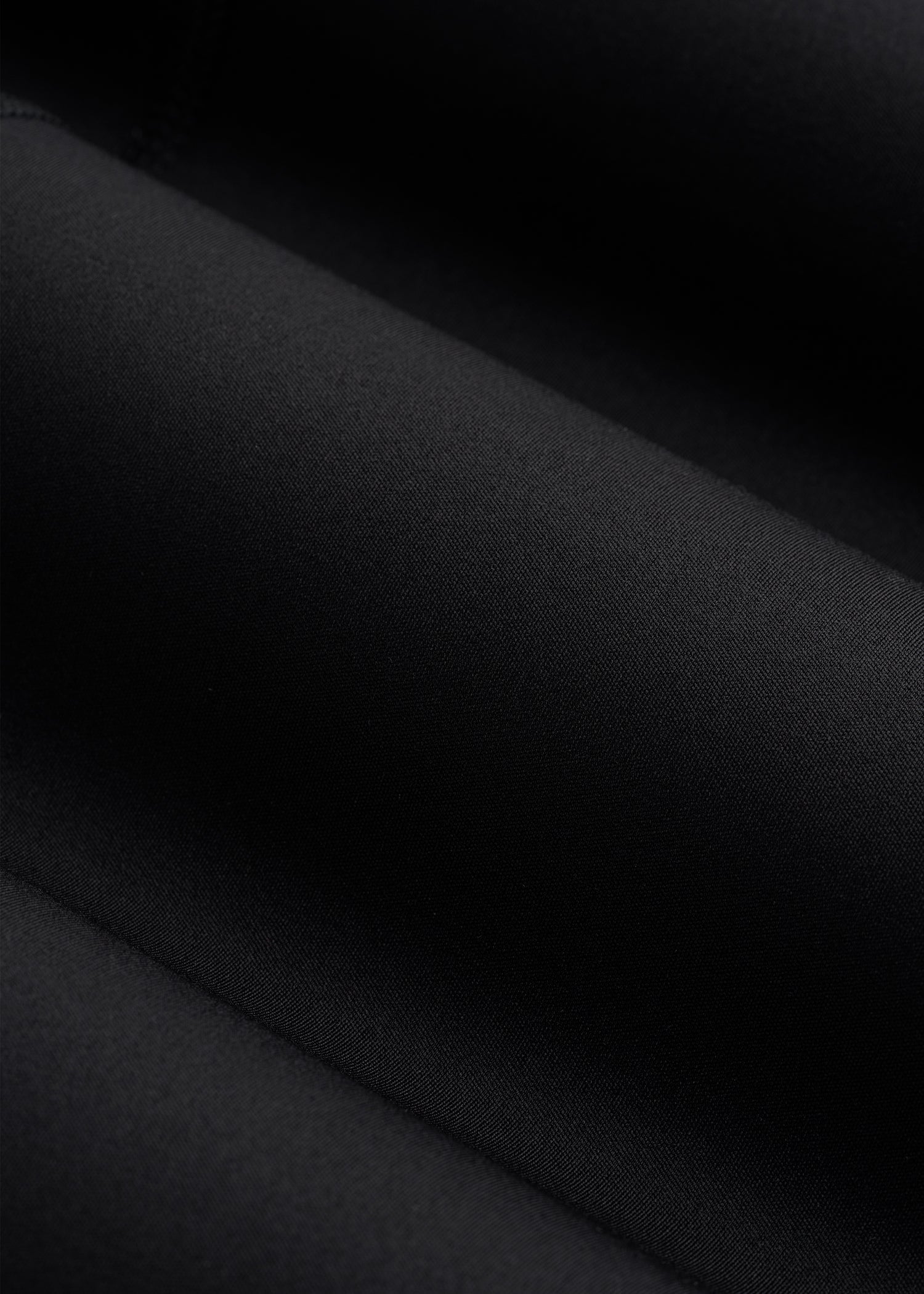 Fitted Hybrid Shorts for Tall Women in Deep Black