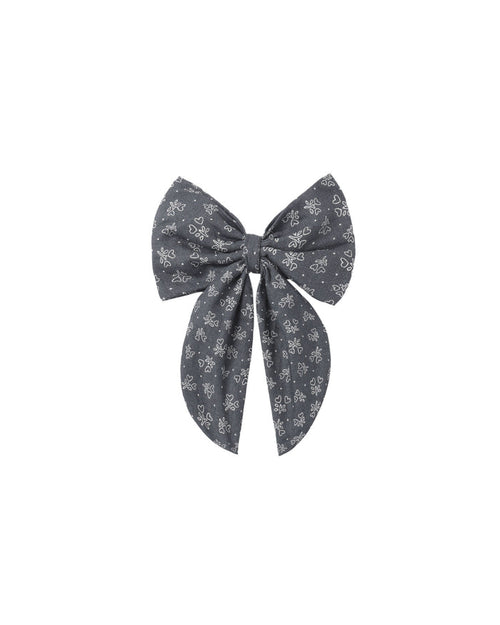 oversized bow, in heart ditsy