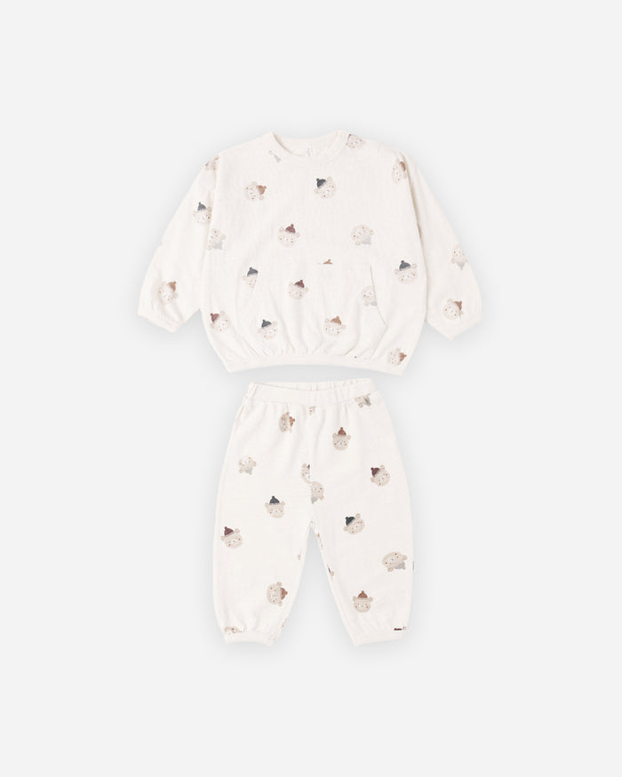 Relaxed set in winter bears